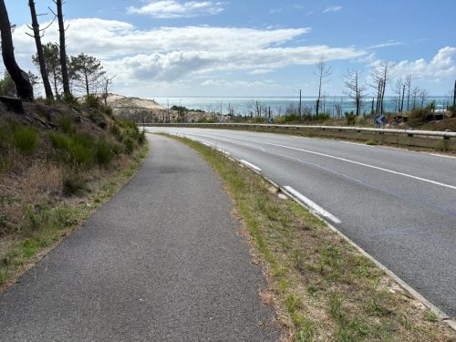 un paysage en bord d'océan sur la vélodyssée