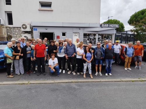 Devant le resto Le Beauiregard à Brive